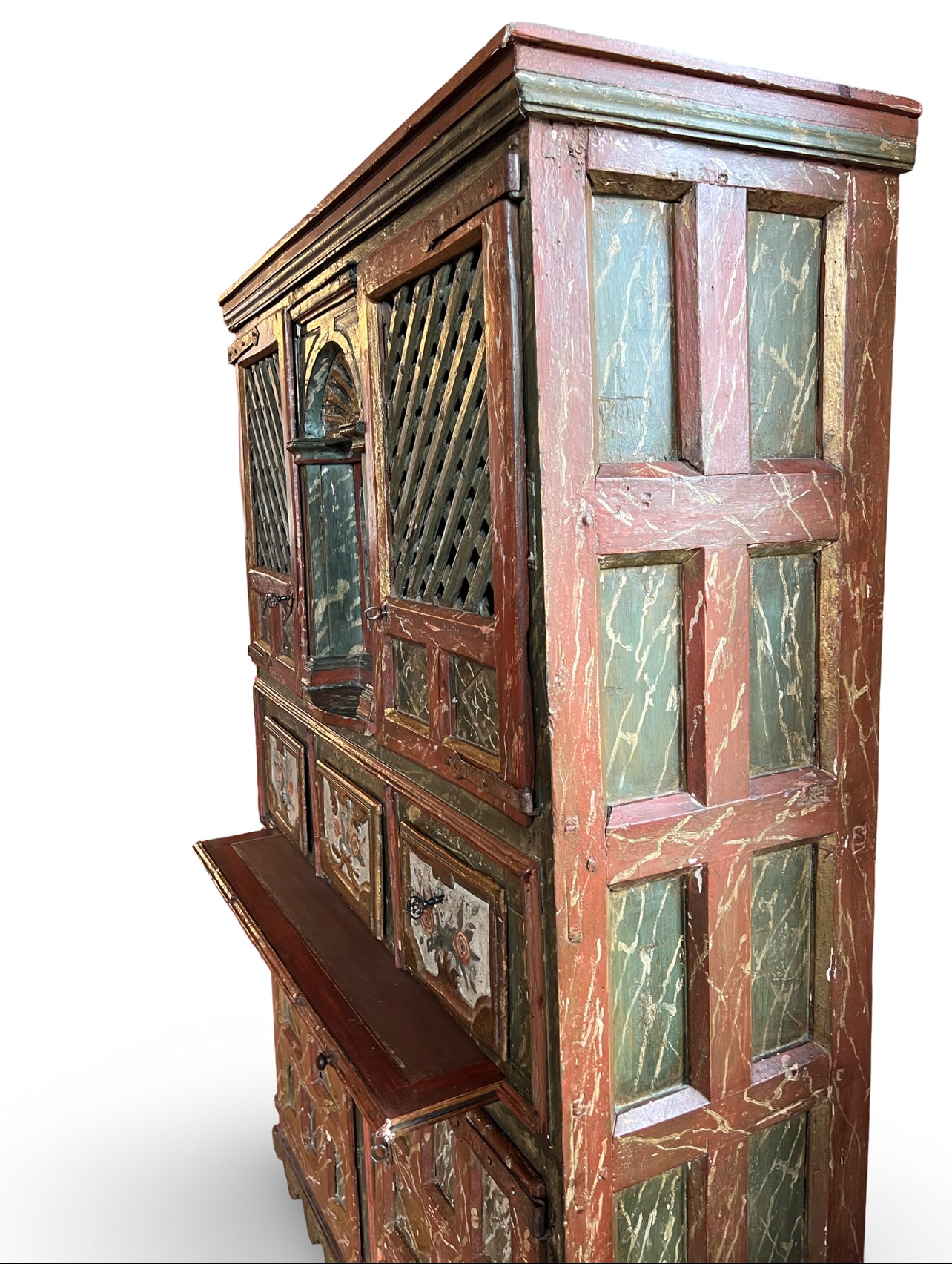 Zeer karakteristieke Alpenkast, vervaardigd in het Centraal-Europese Alpengebied