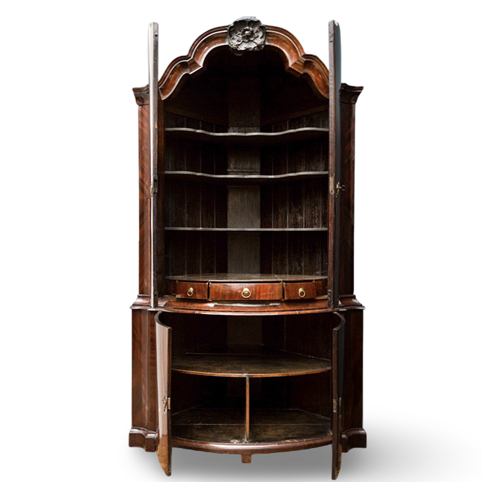Monumentale 18e-eeuwse hoekvitrine in mahonie-fineer