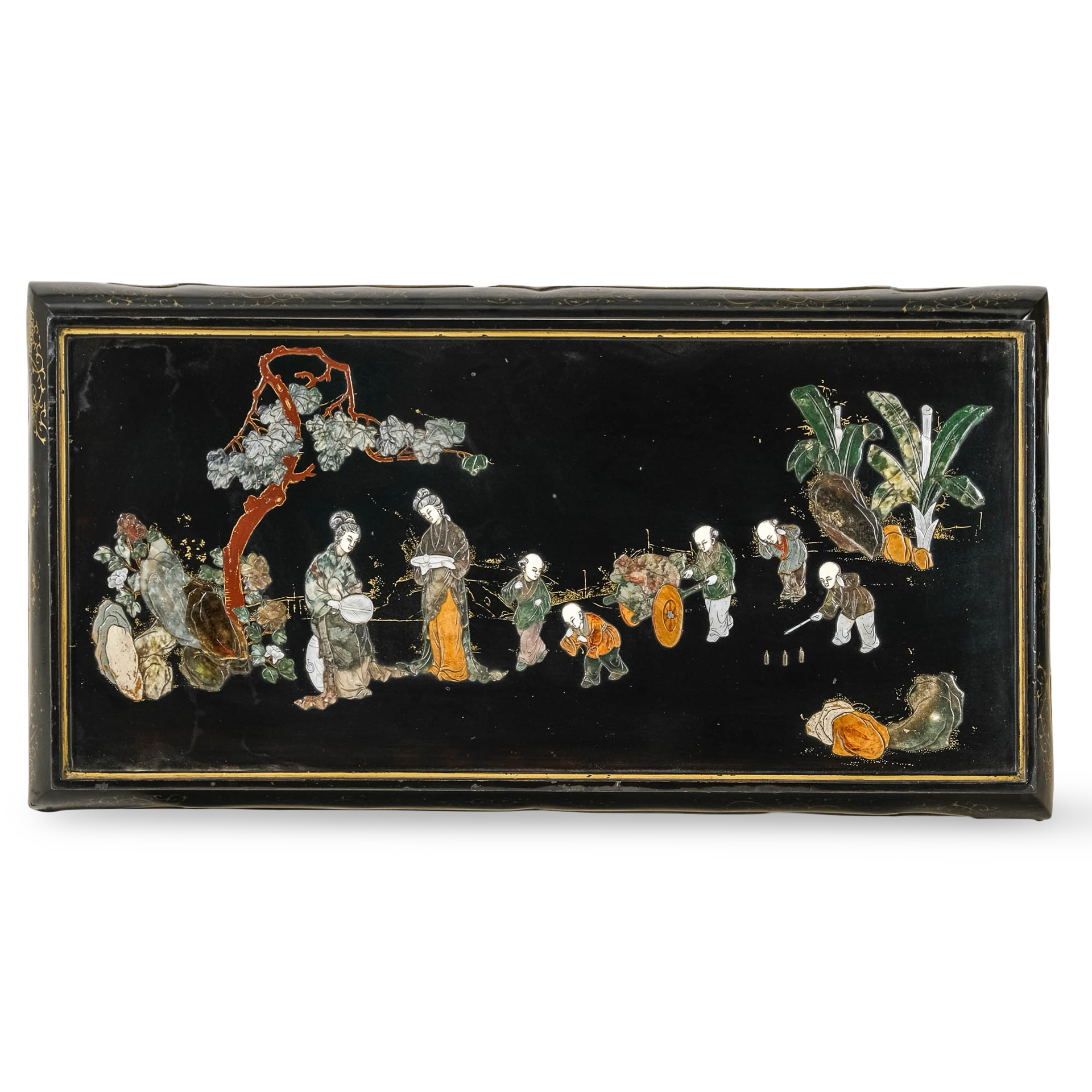 A Chinese lacquer coffee table with inlaid hardstone figures, made in a Guangzhou/Hong Kong