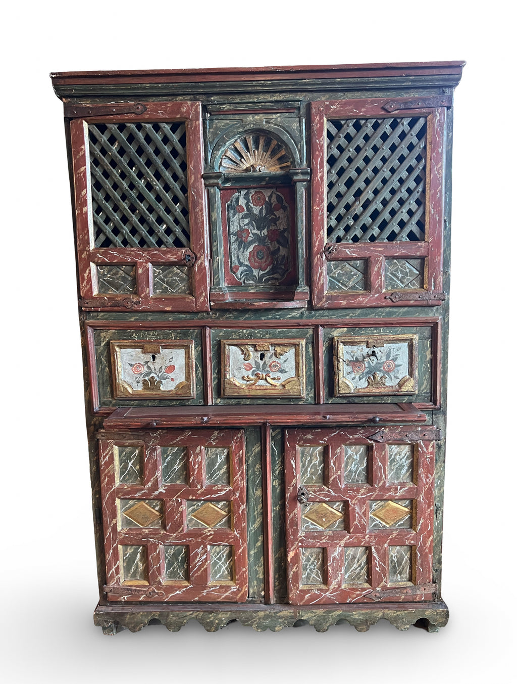 Zeer karakteristieke Alpenkast, vervaardigd in het Centraal-Europese Alpengebied