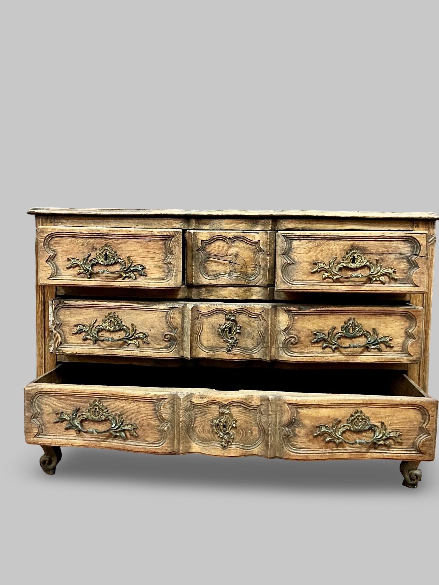 French Louis XV–Style Oak Commode “Arbalète” with Rocaille Mounts (c. 1880–1910)