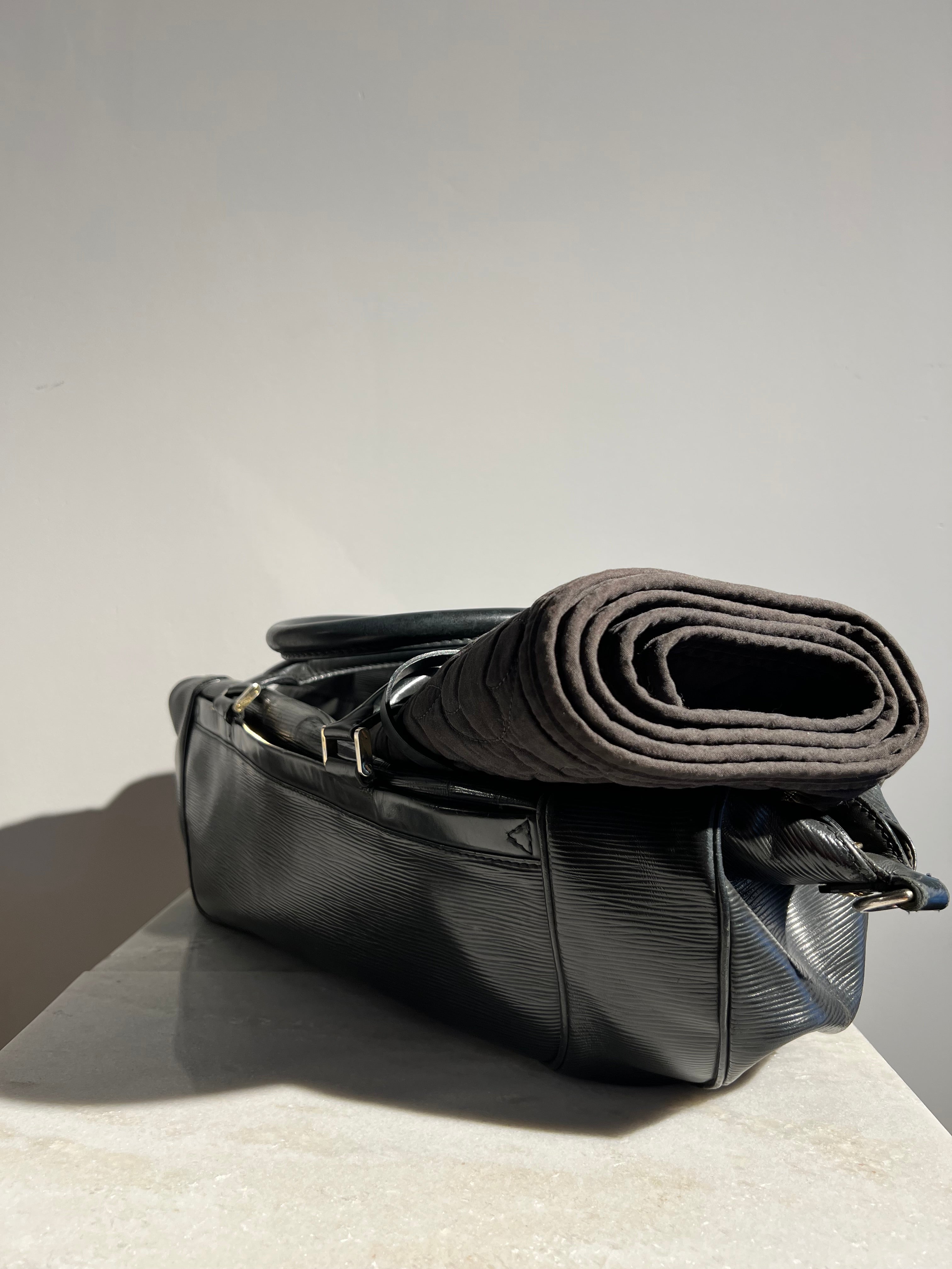 Louis Vuitton Epi Yoga Bag met originele mat – Noir