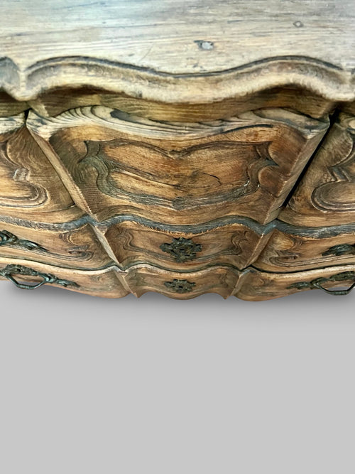 French Louis XV–Style Oak Commode “Arbalète” with Rocaille Mounts (c. 1880–1910)