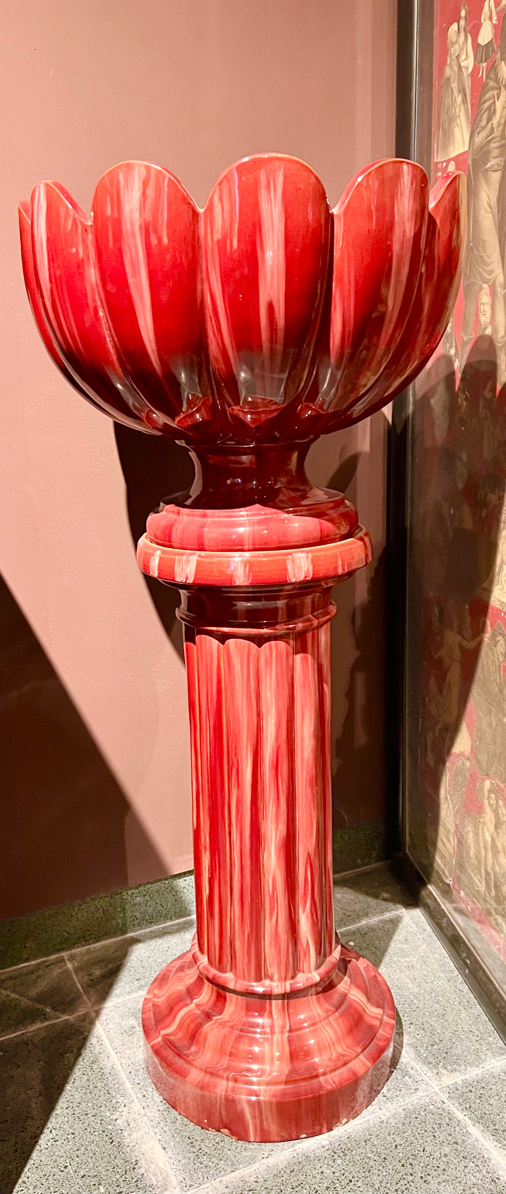 MONUMENTALE ART-DÉCO VOETSCHAAL OP ZUIL – FRANSE CERAMIEK IN DIEPRODE GLAZUUR