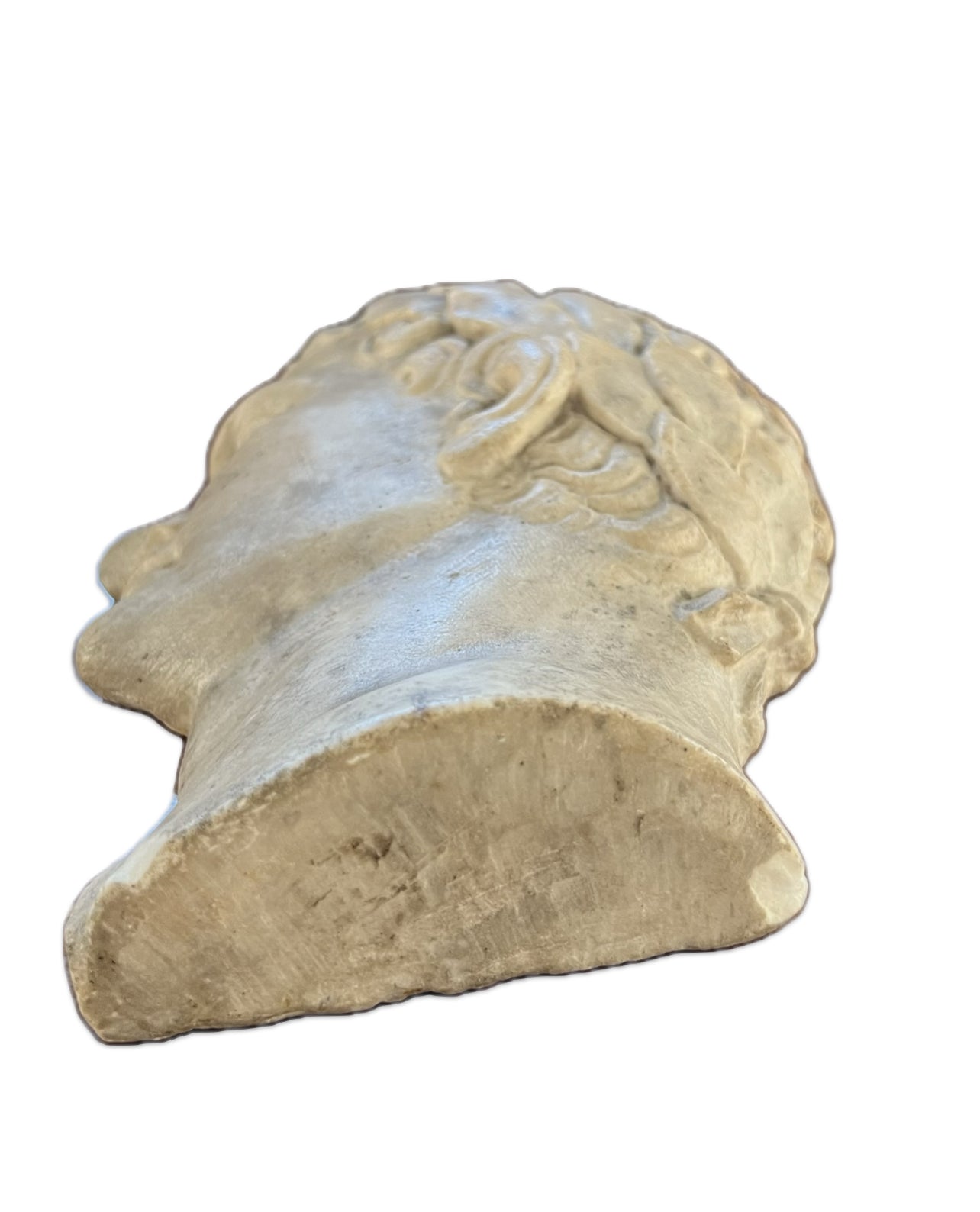 Indrukwekkende marmeren wandkop in uitgesproken Romeinse stijl