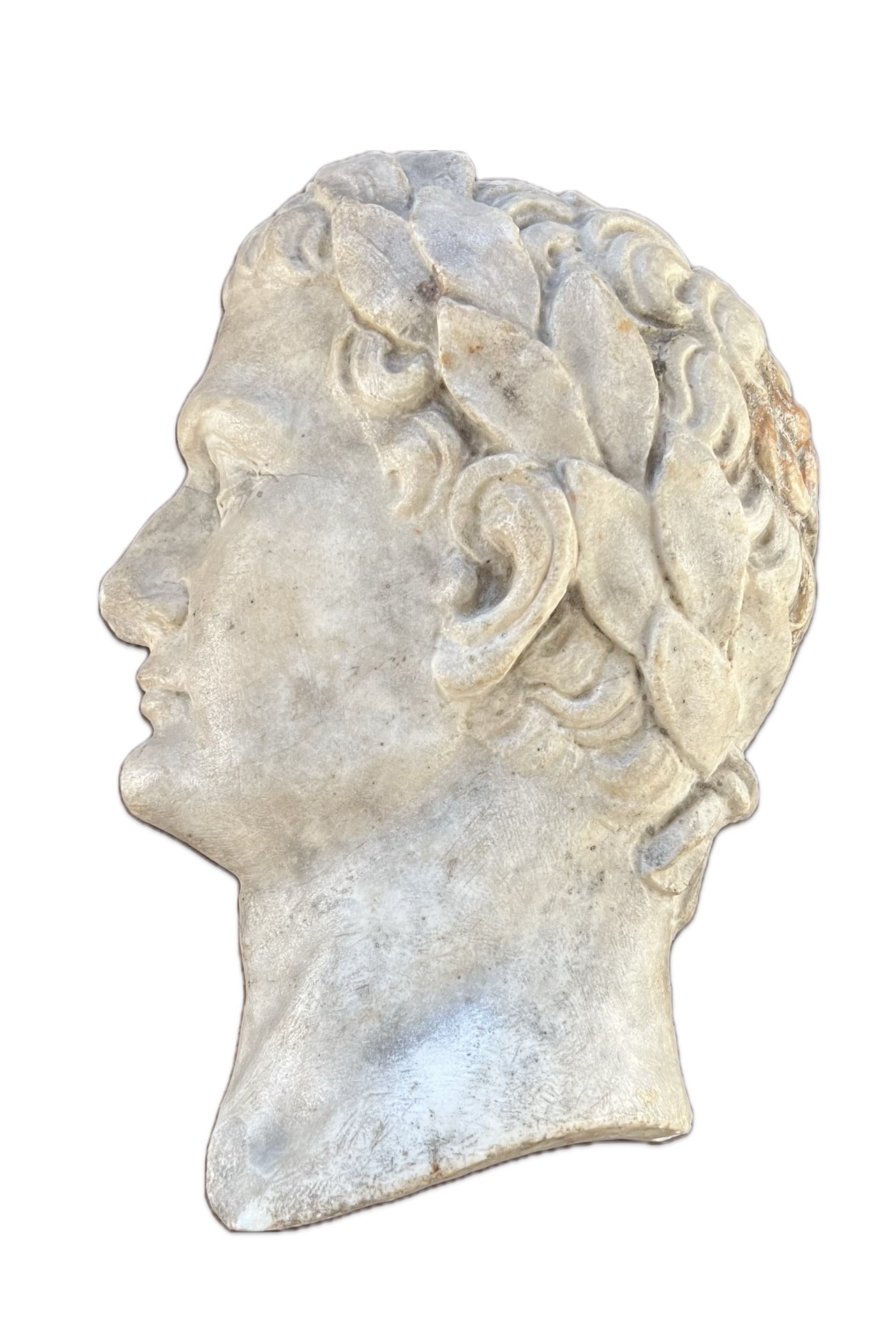 Indrukwekkende marmeren wandkop in uitgesproken Romeinse stijl