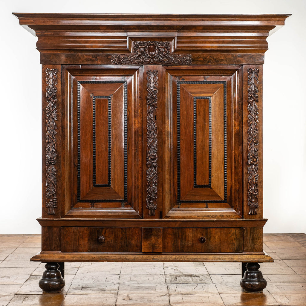 Vlaamse Barok Pronkkast in Eik & Notelaar — Kortrijk/Oudenaarde ca. 1710–1740