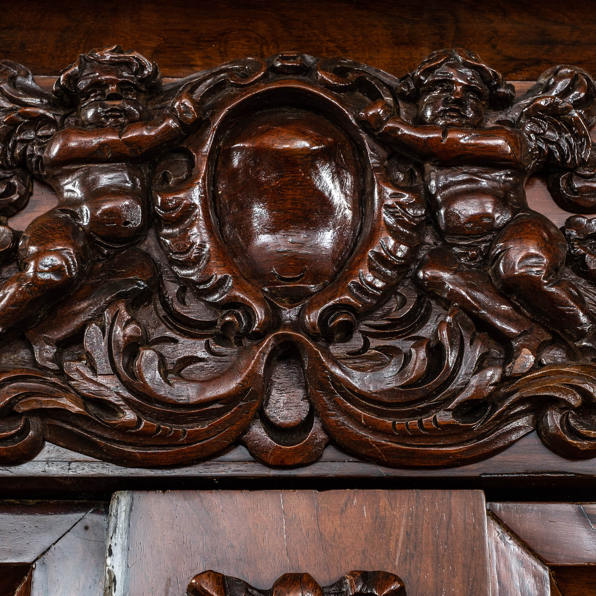 Vlaamse Barok Pronkkast in Eik & Notelaar — Kortrijk/Oudenaarde ca. 1710–1740