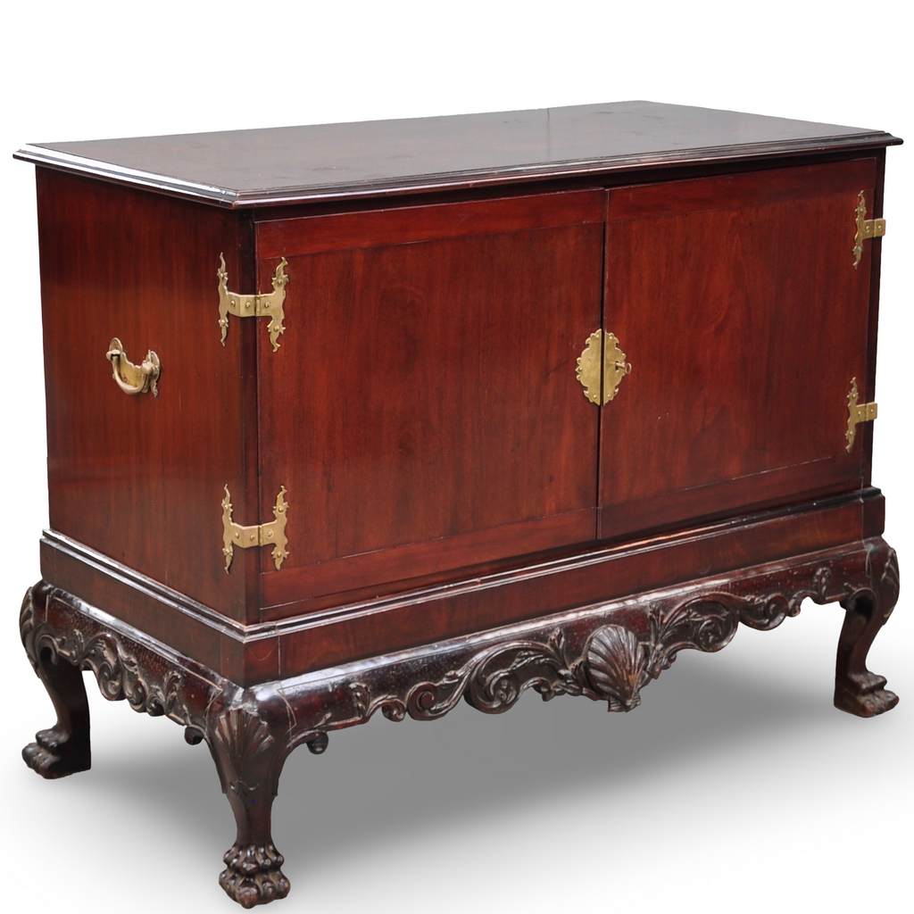 Engelse mahonie kast-op-voet, Chippendale-revival – Engeland, ca. 1870–1900